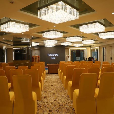The Royal Class Hotel 괄리오르 외부 사진