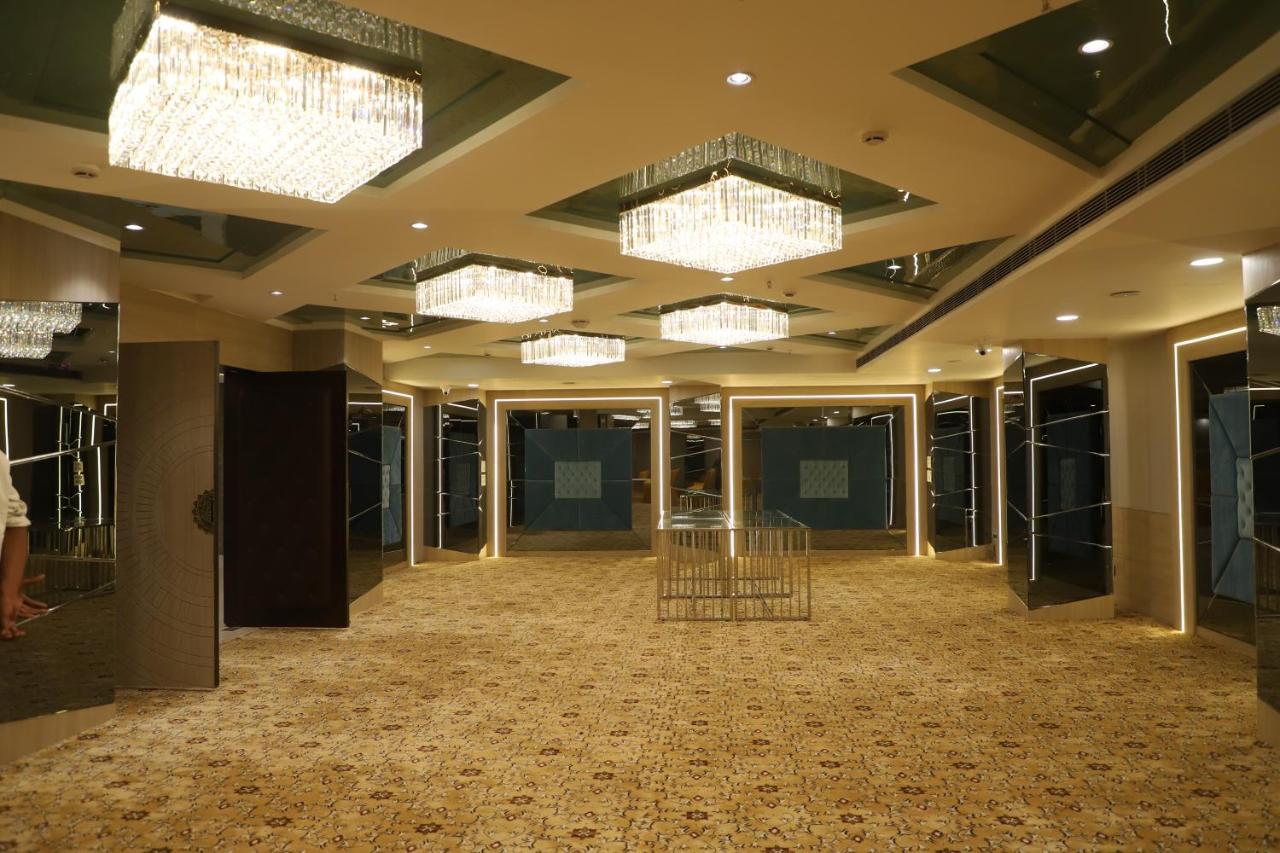 The Royal Class Hotel 괄리오르 외부 사진