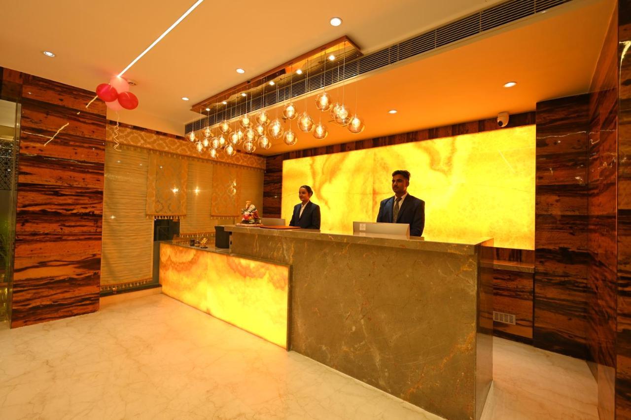 The Royal Class Hotel 괄리오르 외부 사진