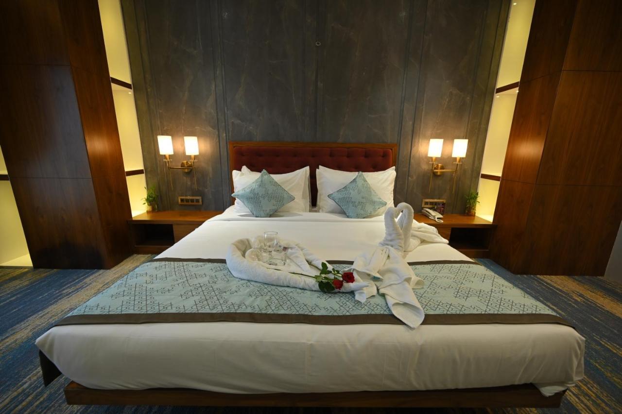 The Royal Class Hotel 괄리오르 외부 사진