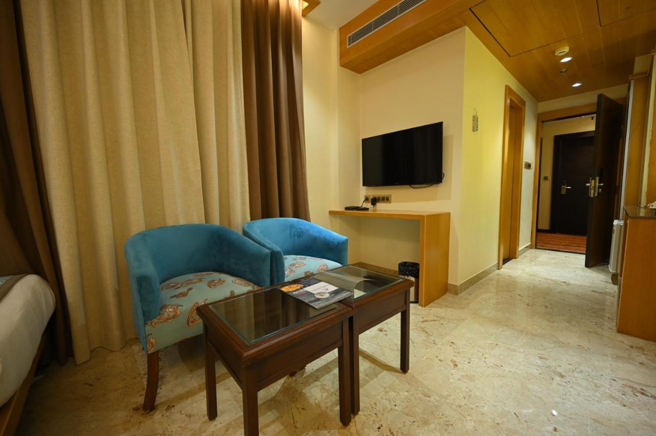 The Royal Class Hotel 괄리오르 외부 사진