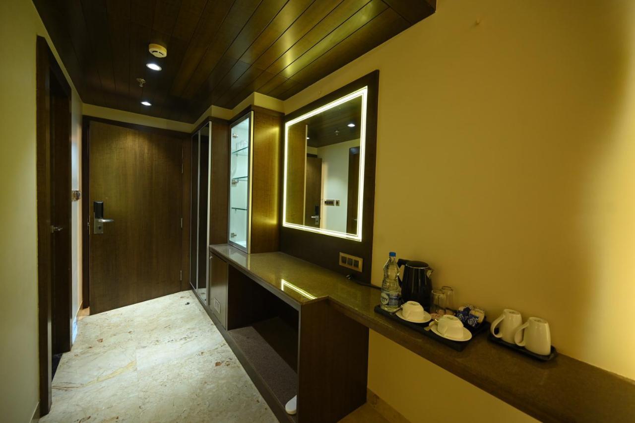 The Royal Class Hotel 괄리오르 외부 사진