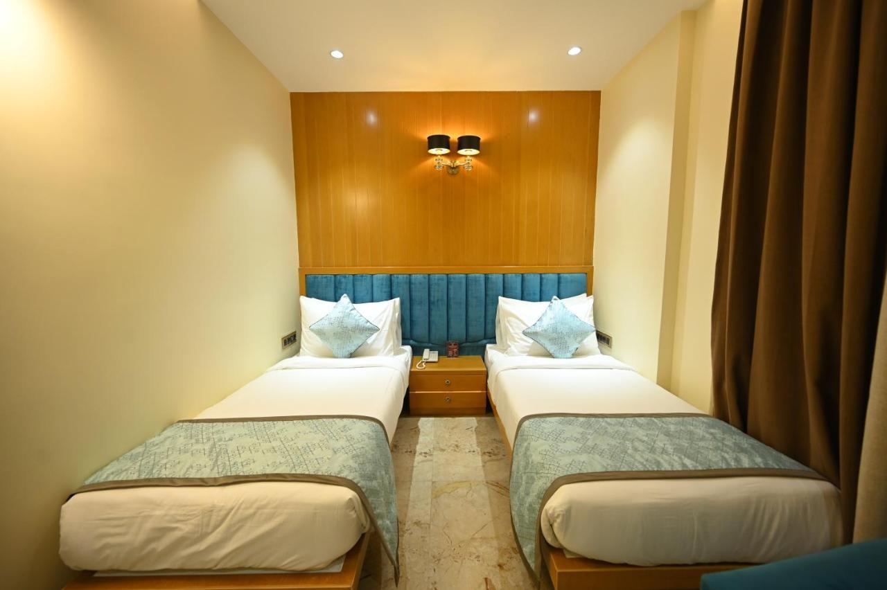 The Royal Class Hotel 괄리오르 외부 사진