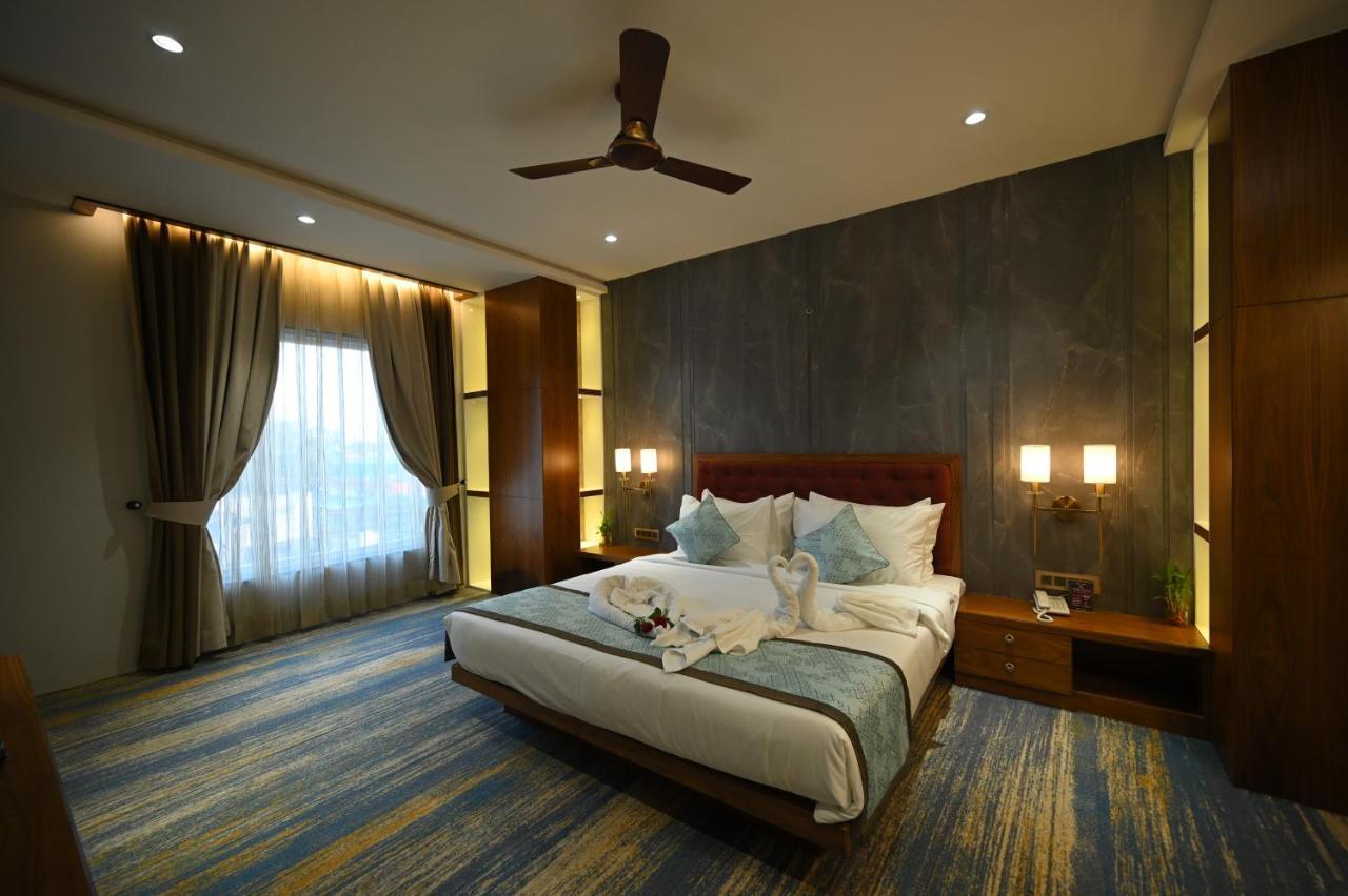 The Royal Class Hotel 괄리오르 외부 사진