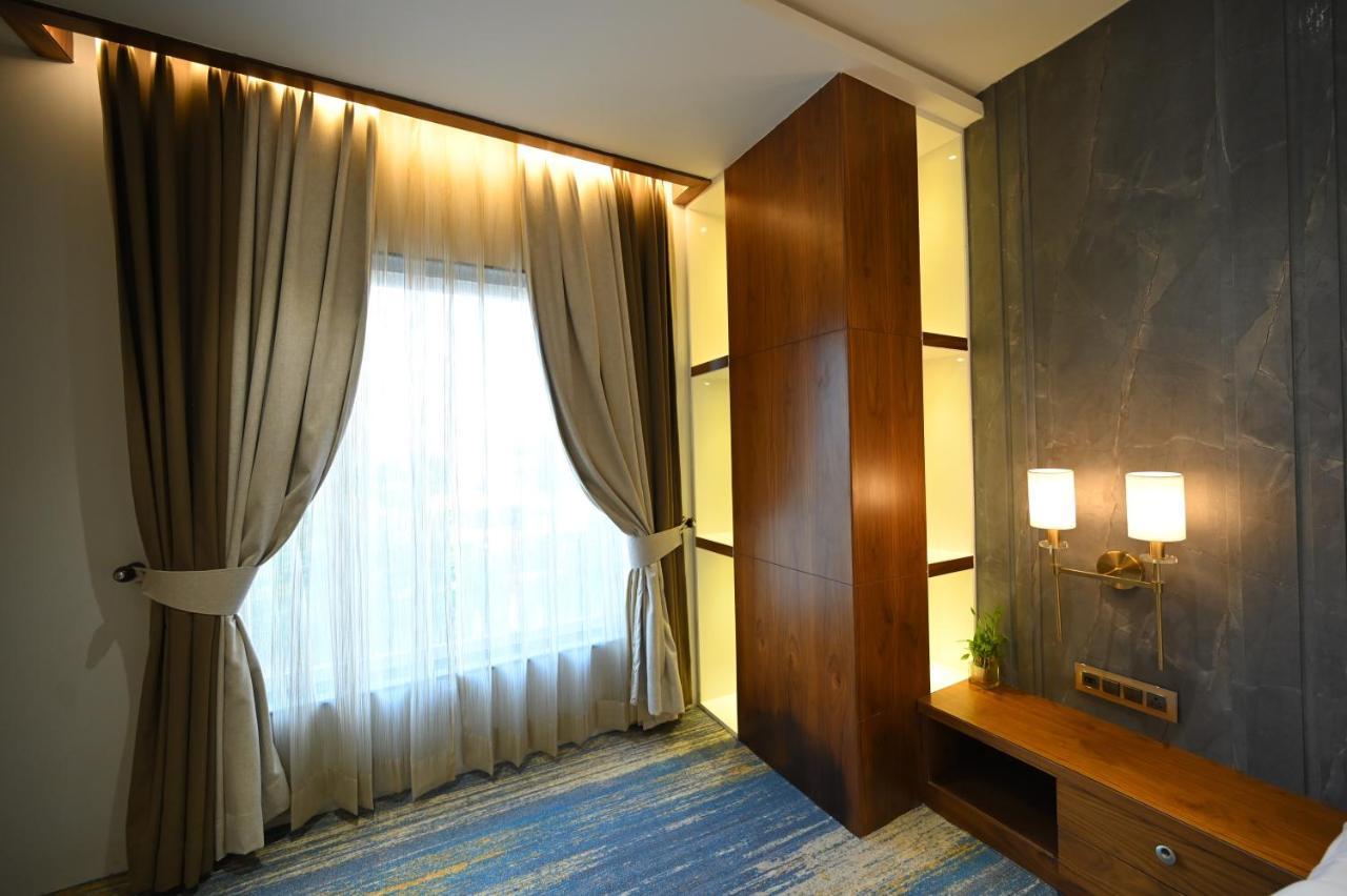 The Royal Class Hotel 괄리오르 외부 사진