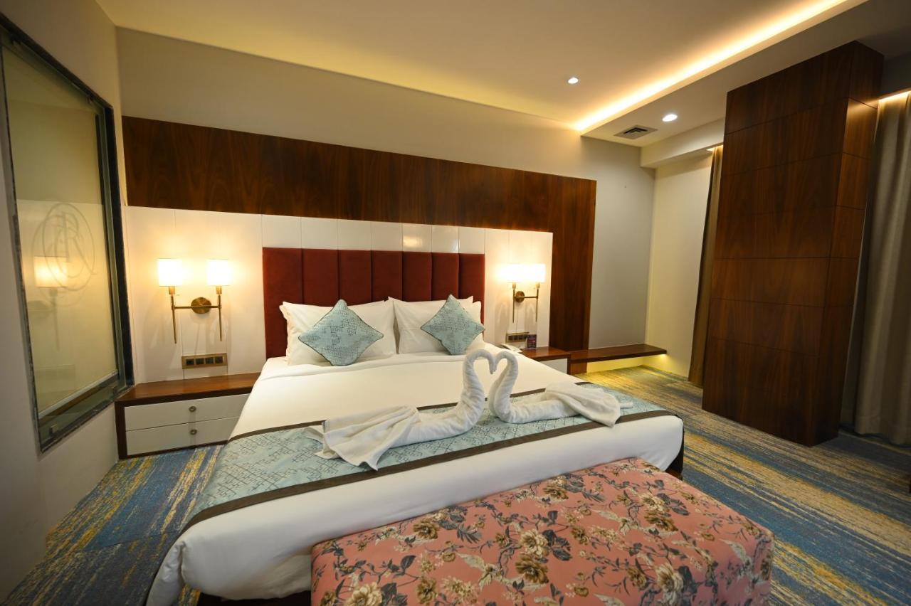 The Royal Class Hotel 괄리오르 외부 사진