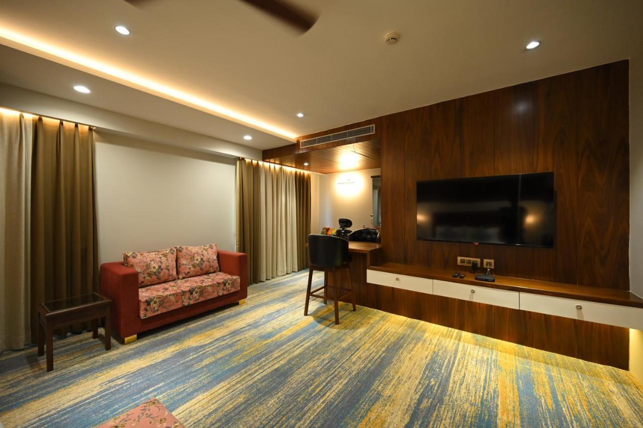 The Royal Class Hotel 괄리오르 외부 사진