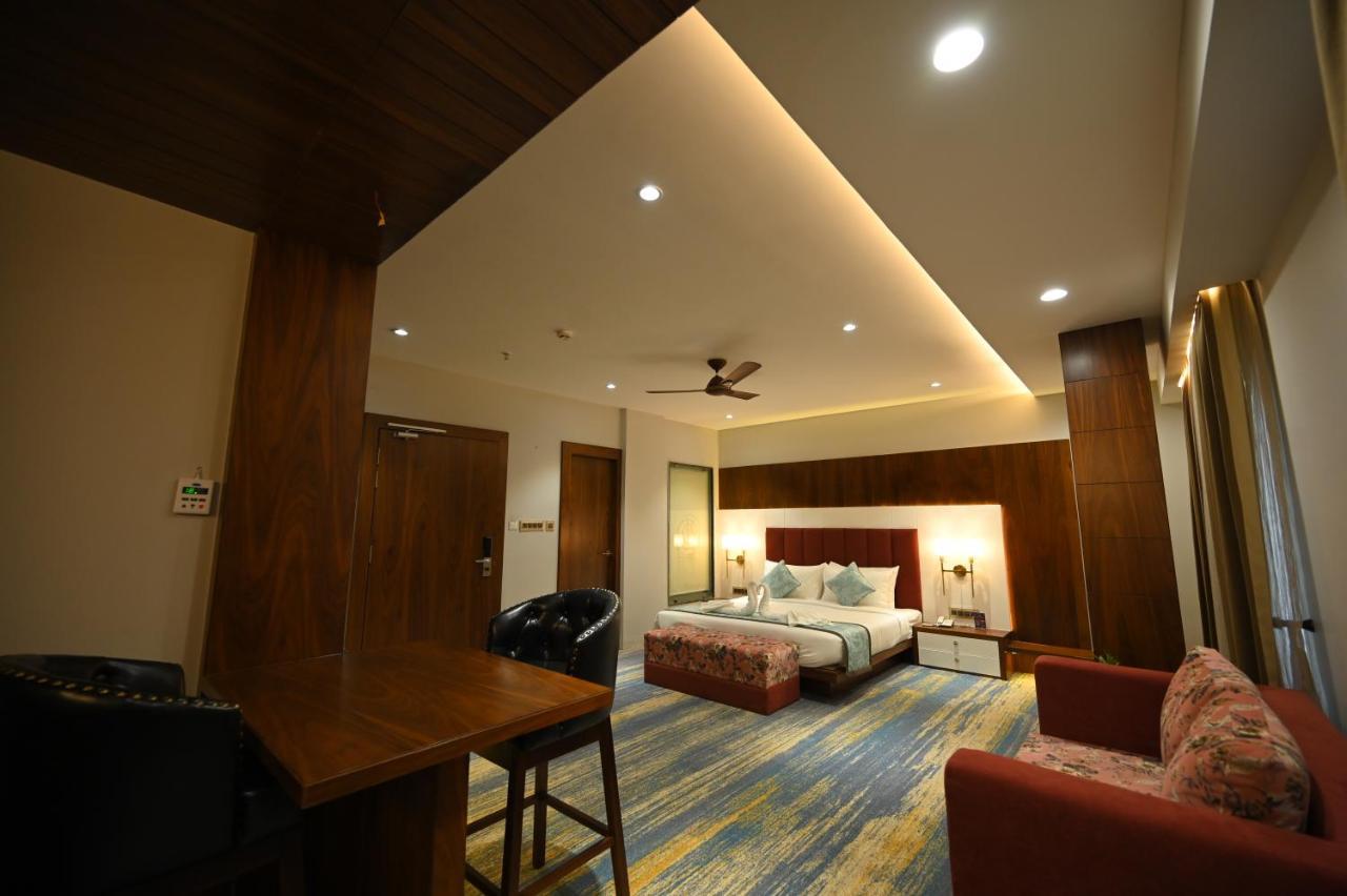 The Royal Class Hotel 괄리오르 외부 사진